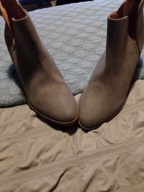 Source Unknown Gray Chelsea Ankle Boots